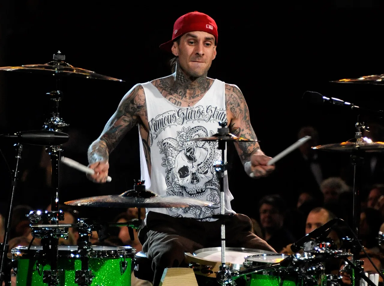 Travis Barker na bateria