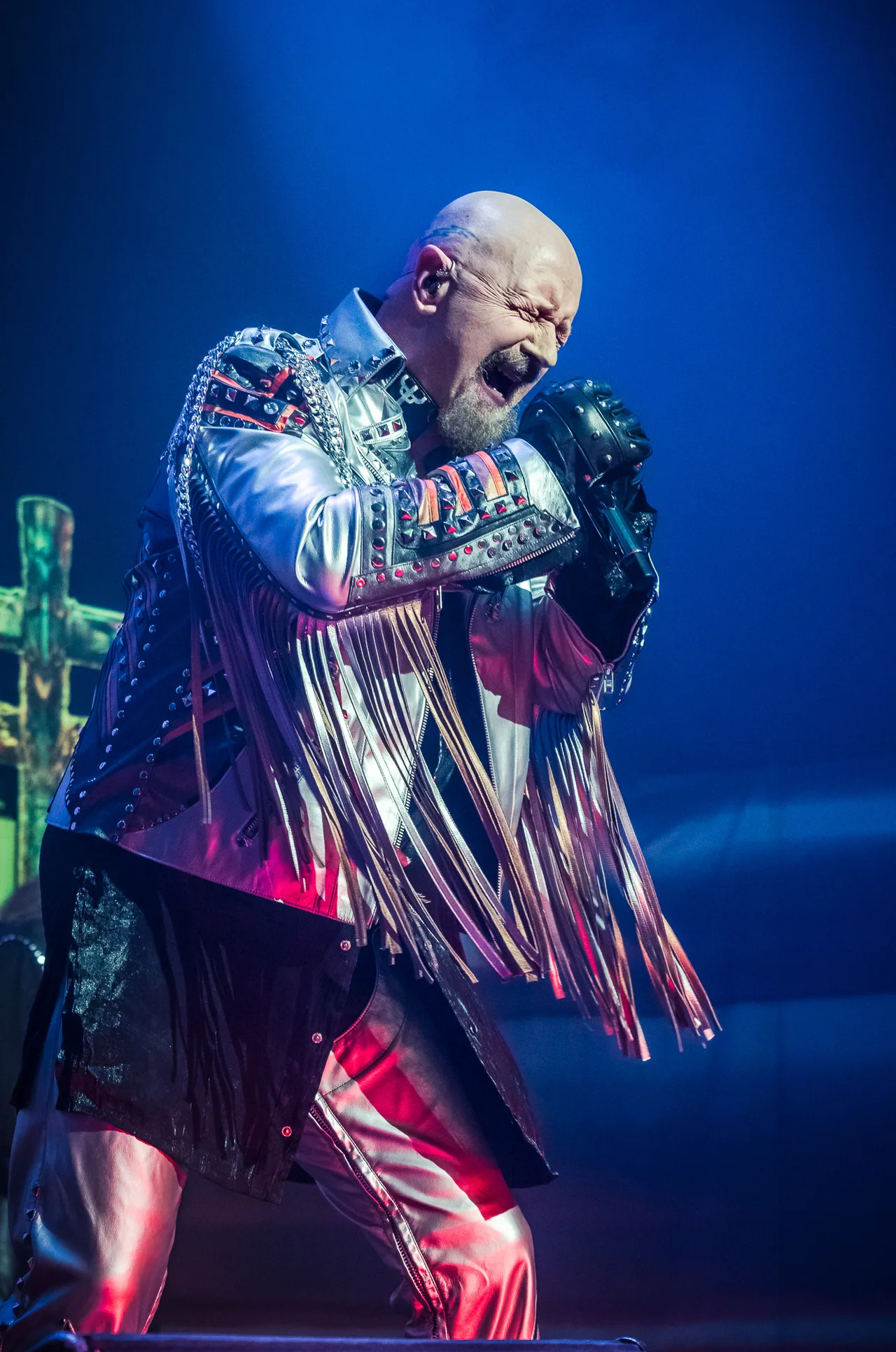 Rob Halford do Judas Priest cantando ao vivo