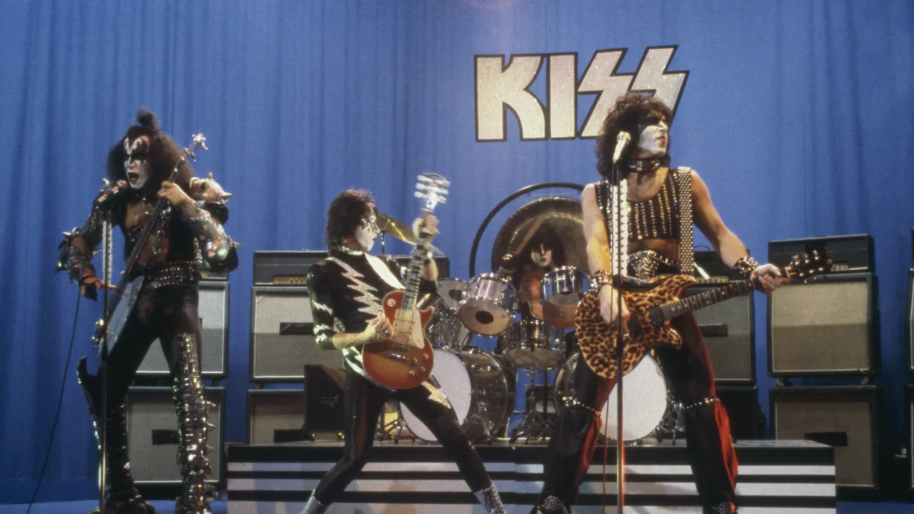 KISS em maquiagem clássica nos anos 1970