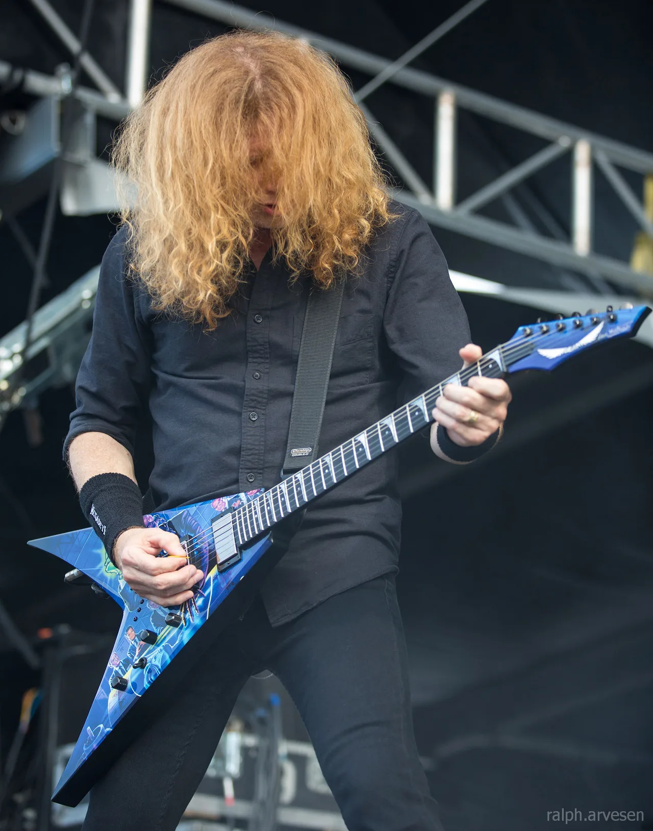 Dave Mustaine tocando guitarra em show do Megadeth
