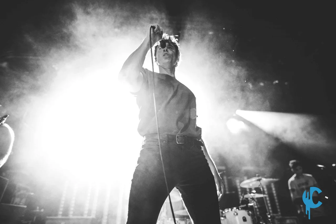 Banda Don Broco se apresentando ao vivo