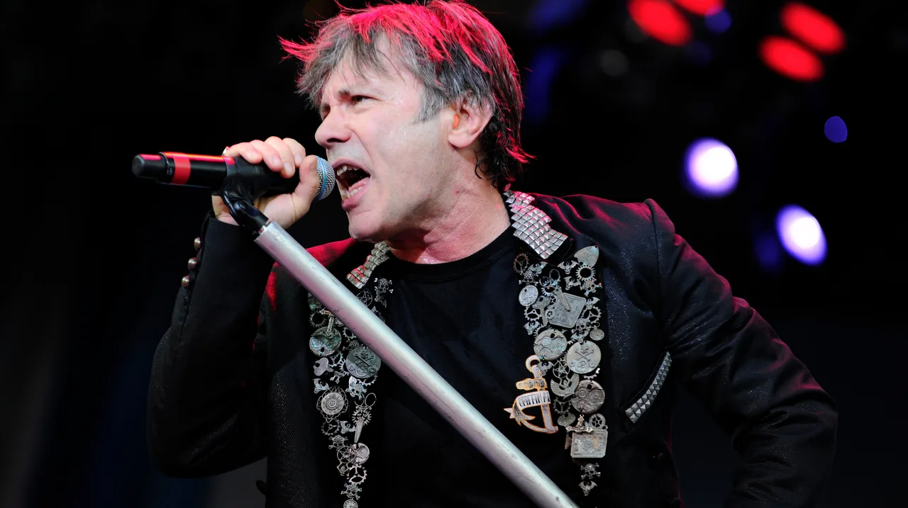 Bruce Dickinson, do Iron Maiden, ao vivo