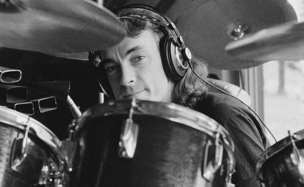 Neil Peart na bateria