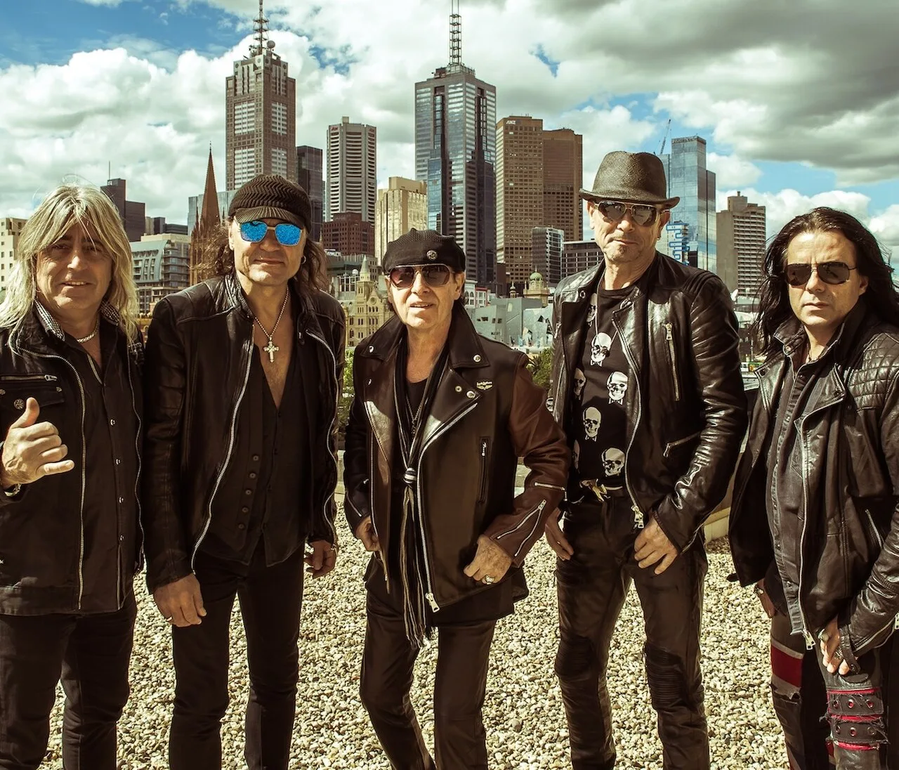 A banda Scorpions posando em 2016, durante a turnê de 50 anos