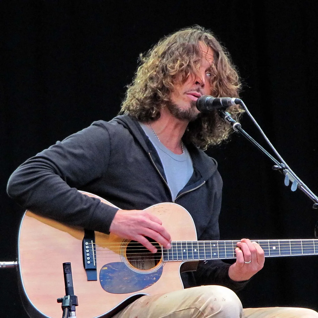 Chris Cornell cantando ao vivo